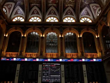 La Bolsa española arranca la semana con pérdidas ante el desplome de los índices estadounidenses La Bolsa española arranca la semana con pérdidas ante el desplome de los índices estadounidenses