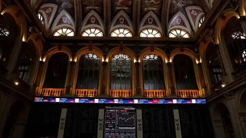 La Bolsa española arranca la semana con pérdidas ante el desplome de los índices estadounidenses La Bolsa española arranca la semana con pérdidas ante el desplome de los índices estadounidenses