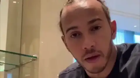 Lewis Hamilton quiere concienciar a los británicos: "El coronavirus puede poner nerviosa a la gente" Lewis Hamilton quiere concienciar a los británicos: "El coronavirus puede poner nerviosa a la gente"