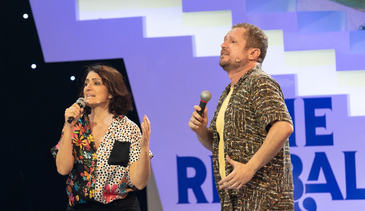 &ldquo;No daba un duro por vosotros&rdquo;, Silvia Abril y El Monaguillo cantan al rev&eacute;s un cl&aacute;sico de Jos&eacute; Luis Perales