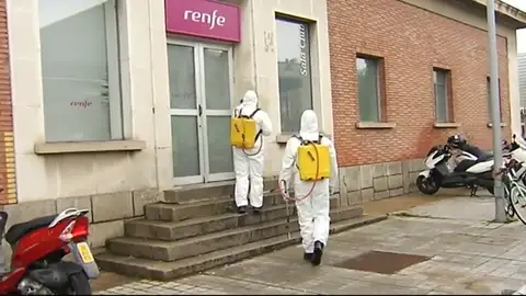 La UME se despliega en Valladolid para desinfectar los puntos de mayor concentración de personas La UME se despliega en Valladolid para desinfectar los puntos de mayor concentración de personas