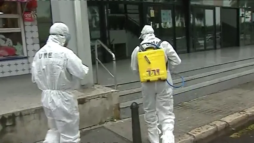 Así trabaja la UME en Valencia en las labores de desinfección contra el coronavirus Así trabaja la UME en Valencia en las labores de desinfección contra el coronavirus