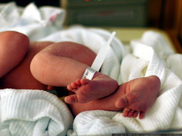 Abandonan a una recién nacida en China porque querían un niño