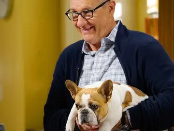 Stella con Jay en 'Modern Family' Stella con Jay en 'Modern Family'