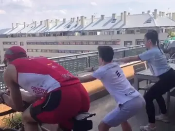 Ciclismo en terrazas, 'basket' en garajes, maratones por pasillos: ejercicio en casa por el coronavirus Ciclismo en terrazas, 'basket' en garajes, maratones por pasillos: ejercicio en casa por el coronavirus