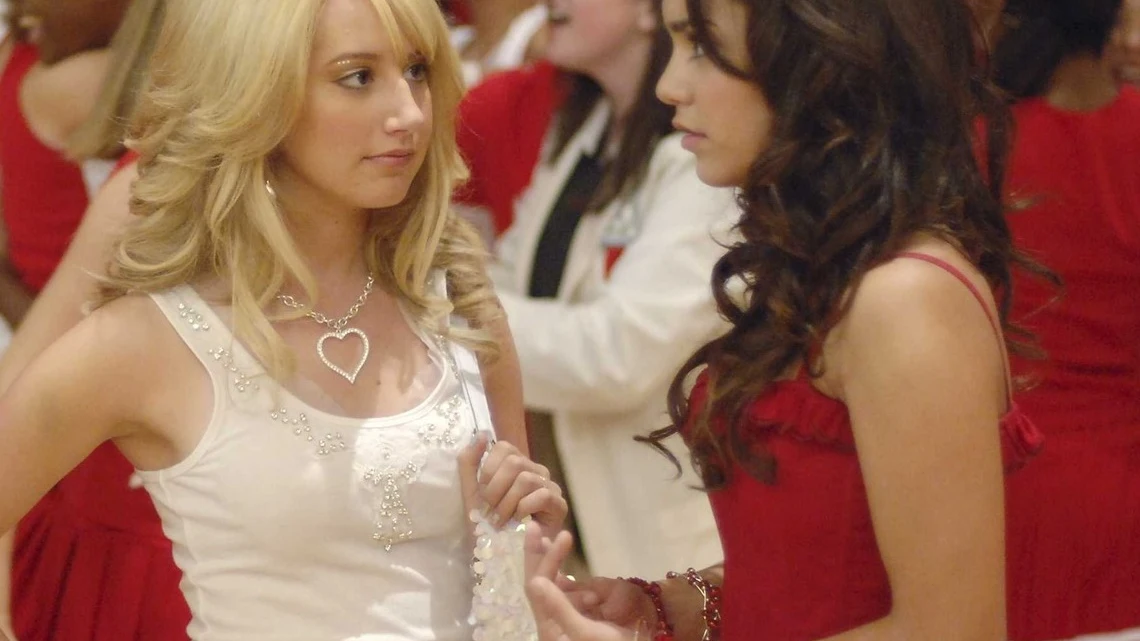 Ashley Tisdale y Vanessa Hudgens en 'High School Musical'