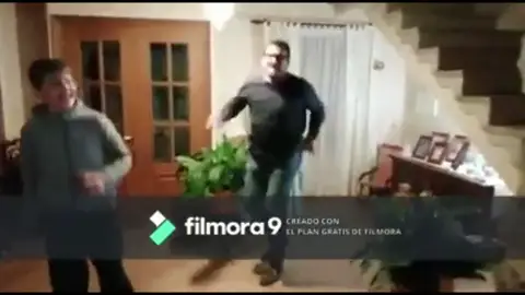 El baile del alcalde de Mancor para sobrellevar el confinamiento por el coronavirus El baile del alcalde de Mancor para sobrellevar el confinamiento por el coronavirus
