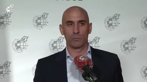 Luis Rubiales, sobre posibles ERTES en el fútbol modesto: "Hay que flexibilizar todos aquellos pagos que han llegado posteriores al coronavirus" Luis Rubiales, sobre posibles ERTES en el fútbol modesto: "Hay que flexibilizar todos aquellos pagos que han llegado posteriores al coronavirus"