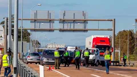La Guardia Civil y la Policía Nacional impiden el paso de vehículos no autorizados en la frontera de Caya La Guardia Civil y la Policía Nacional impiden el paso de vehículos no autorizados en la frontera de Caya