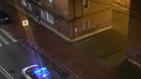 Las dificultades de la policía para que algunos vecinos de Valladolid respeten el confinamiento por el coronavirus Las dificultades de la policía para que algunos vecinos de Valladolid respeten el confinamiento por el coronavirus