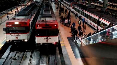 Quejas entre los usuarios de Cercanías por las aglomeraciones en Atocha 