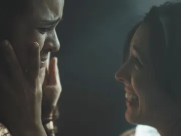 El esperado abrazo entre madre e hija tras 13 años separadas El esperado abrazo entre madre e hija tras 13 años separadas