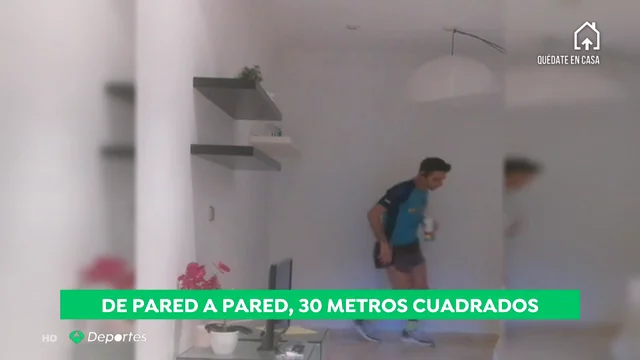 Corre 61 kil&oacute;metros dentro de su casa como homenaje a los sanitarios espa&ntilde;oles que luchan contra el coronavirus