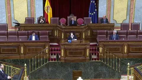 Limpieza en el Congreso para evitar el contagio del coronavirus durante el pleno Limpieza en el Congreso para evitar el contagio del coronavirus durante el pleno