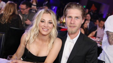 Kaley Cuoco y su marido Karl Cook