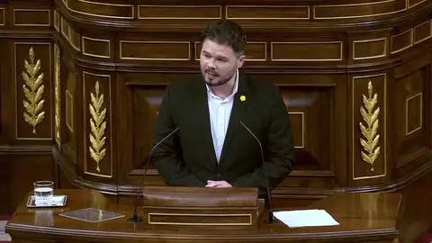 Gabriel Rufián en el pleno del Congreso sobre el coronavirus: "Es perentorio aislar casa a casa" Gabriel Rufián en el pleno del Congreso sobre el coronavirus: "Es perentorio aislar casa a casa"