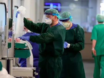 Sanitarios alemanes en un hospital de Essen Sanitarios alemanes en un hospital de Essen