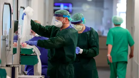 Sanitarios alemanes en un hospital de Essen Sanitarios alemanes en un hospital de Essen