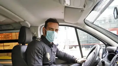 Saúl Craviotto patrullando la ciudad Saúl Craviotto patrullando la ciudad
