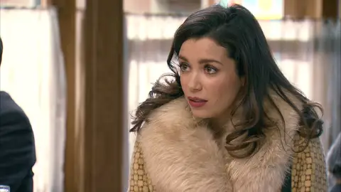 Amelia, descolocada con el extraño comportamiento de Luisita y Marcelino Amelia, descolocada con el extraño comportamiento de Luisita y Marcelino