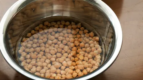 Garbanzos en remojo Garbanzos en remojo