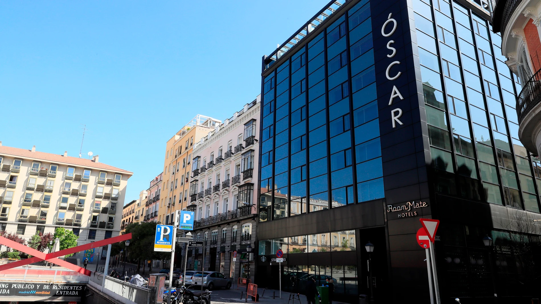 Fachada de un hotel en el centro de Madrid Fachada de un hotel en el centro de Madrid