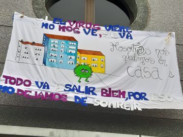 Pancarta de menores con medidas judiciales en Canarias