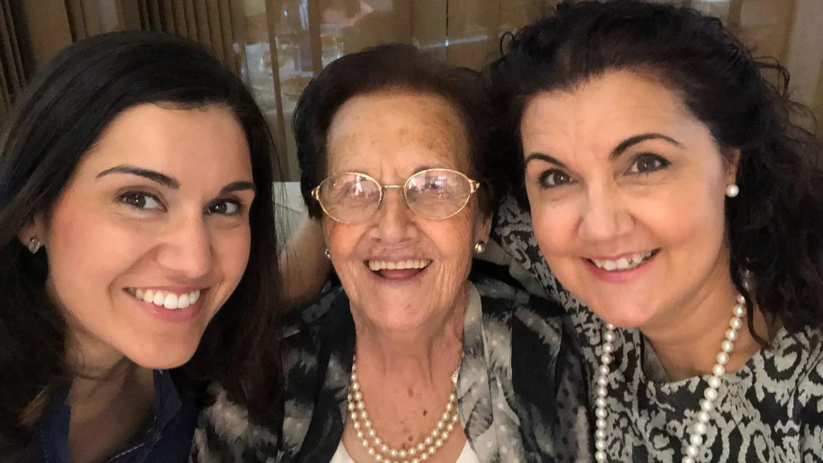 Almudena con su abuela
