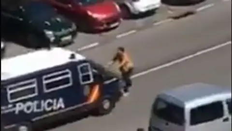 Un hombre con dos catanas Un hombre con dos catanas