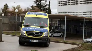 Una ambulancia en las inmediaciones del Hospital Santa Bárbara de Soria Una ambulancia en las inmediaciones del Hospital Santa Bárbara de Soria