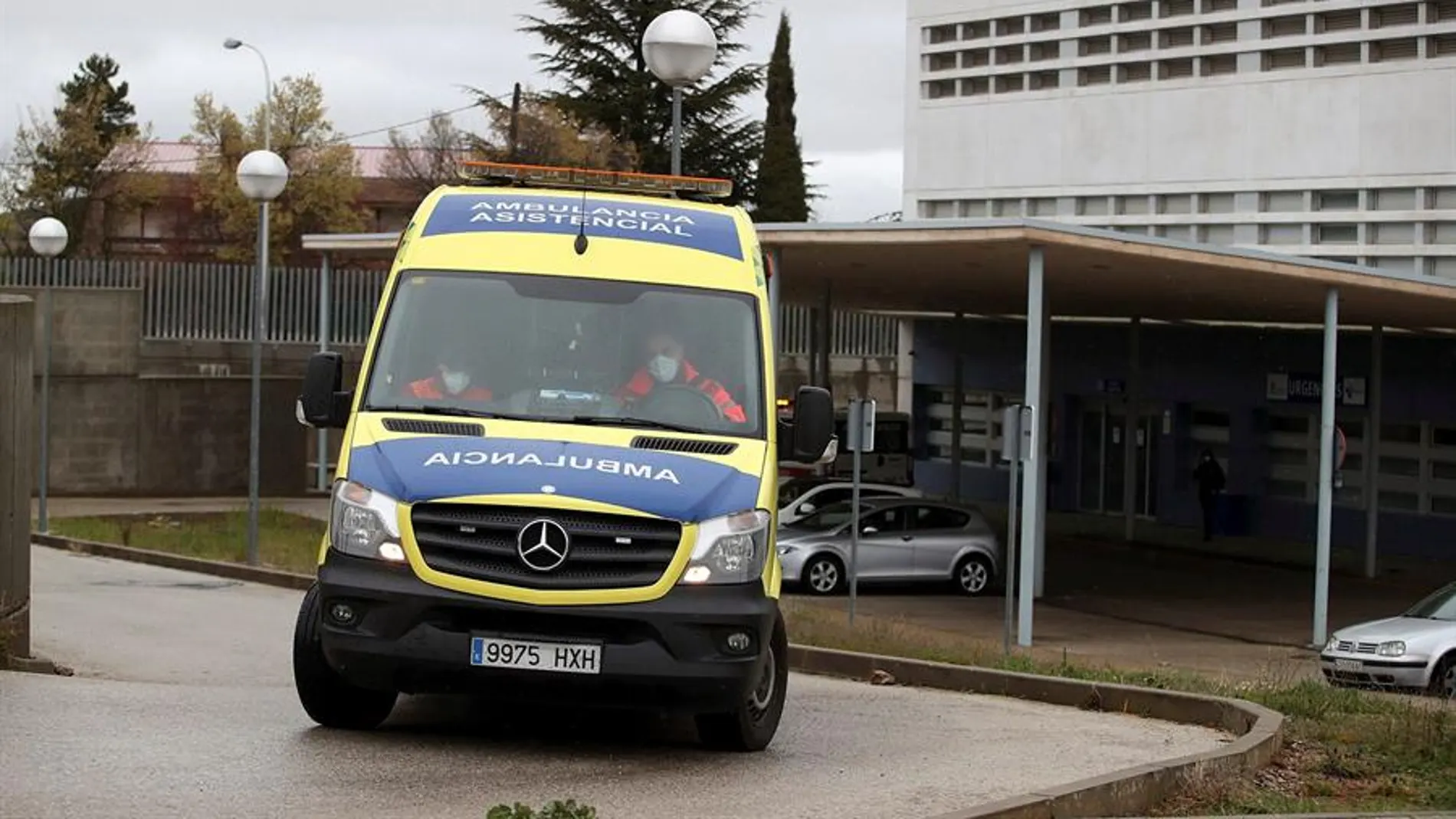 Una ambulancia en las inmediaciones del Hospital Santa Bárbara de Soria Una ambulancia en las inmediaciones del Hospital Santa Bárbara de Soria