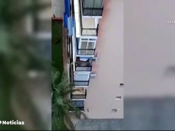 Detienen a un hombre en Alicante por liarse a disparos desde un balcón durante los aplausos a los sanitarios que luchan contra el coronavirus