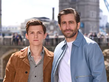 Jake Gyllenhaal y Tom Holland Jake Gyllenhaal y Tom Holland