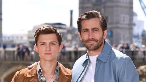 Jake Gyllenhaal y Tom Holland Jake Gyllenhaal y Tom Holland
