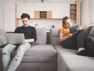 Pareja en casa