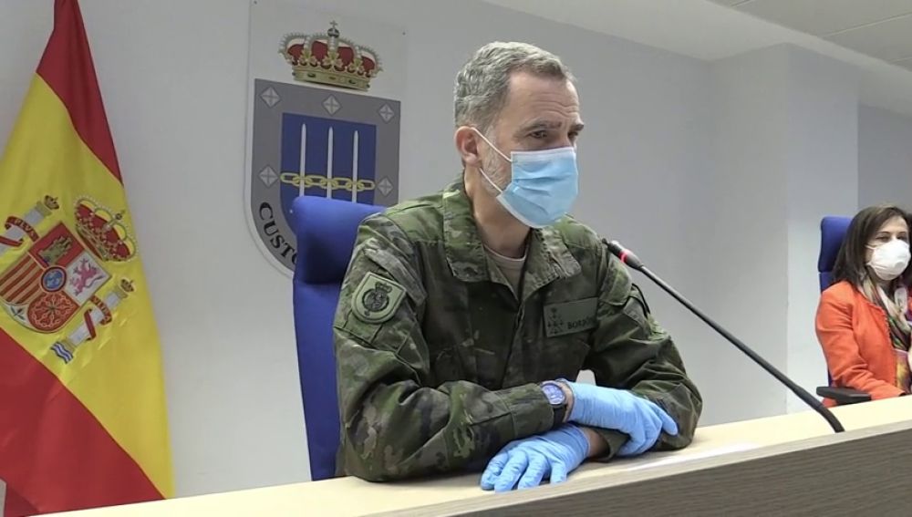 El rey agradece a los militares su despliegue en la lucha contra el coronavirus