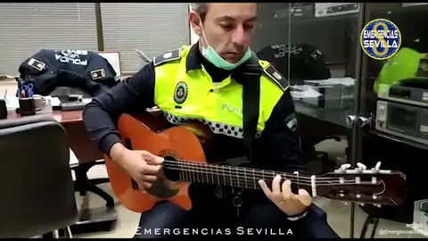 La Policía Local lanza una emocionante canción para animar a los sevillanos en la cuarentena por coronavirus La Policía Local lanza una emocionante canción para animar a los sevillanos en la cuarentena por coronavirus