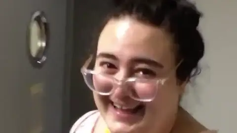 Elena sale del hospital tras superar el coronavirus Elena sale del hospital tras superar el coronavirus