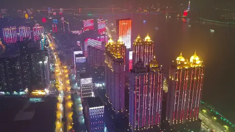 Luces en la ciudad de Wuhan. Luces en la ciudad de Wuhan.