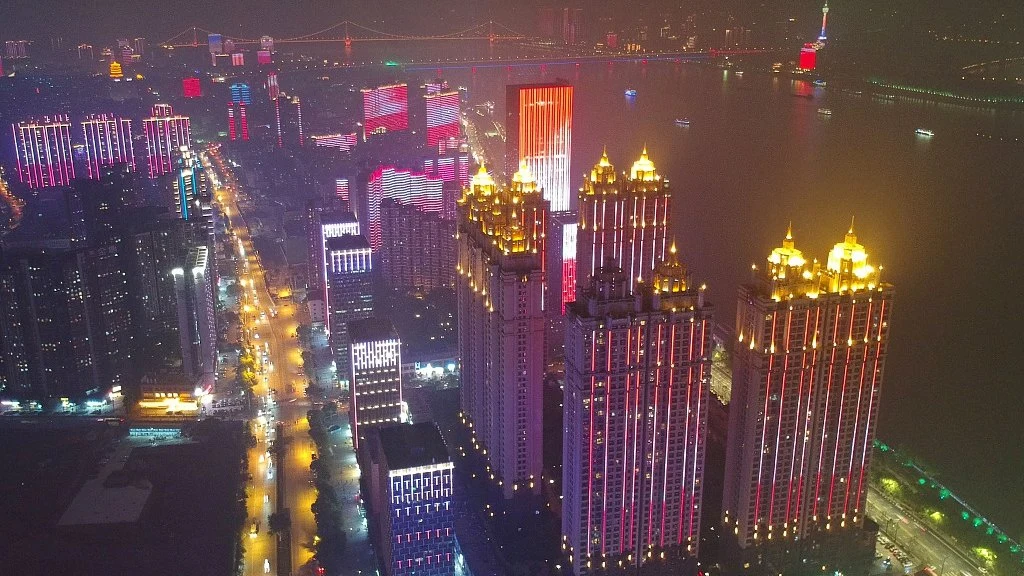 Luces en la ciudad de Wuhan. Luces en la ciudad de Wuhan.