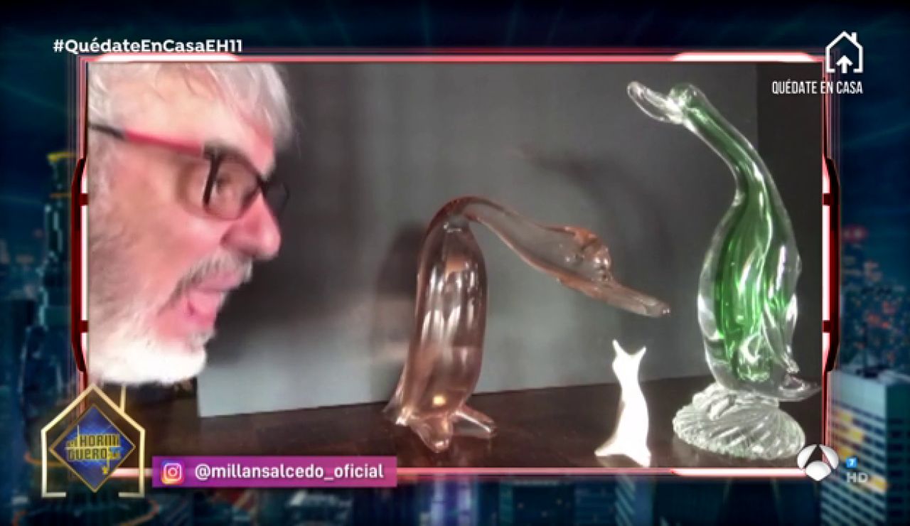 Millán Salcedo interactúa con sus figuritas en su nuevo y surrealista sketch Millán Salcedo interactúa con sus figuritas en su nuevo y surrealista sketch