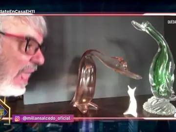 Millán Salcedo interactúa con sus figuritas en su nuevo y surrealista sketch Millán Salcedo interactúa con sus figuritas en su nuevo y surrealista sketch
