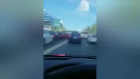 La DGT aclara que las aglomeraciones en las carreteras se deben a los controles para prevenir desplazamientos injustificados La DGT aclara que las aglomeraciones en las carreteras se deben a los controles para prevenir desplazamientos injustificados