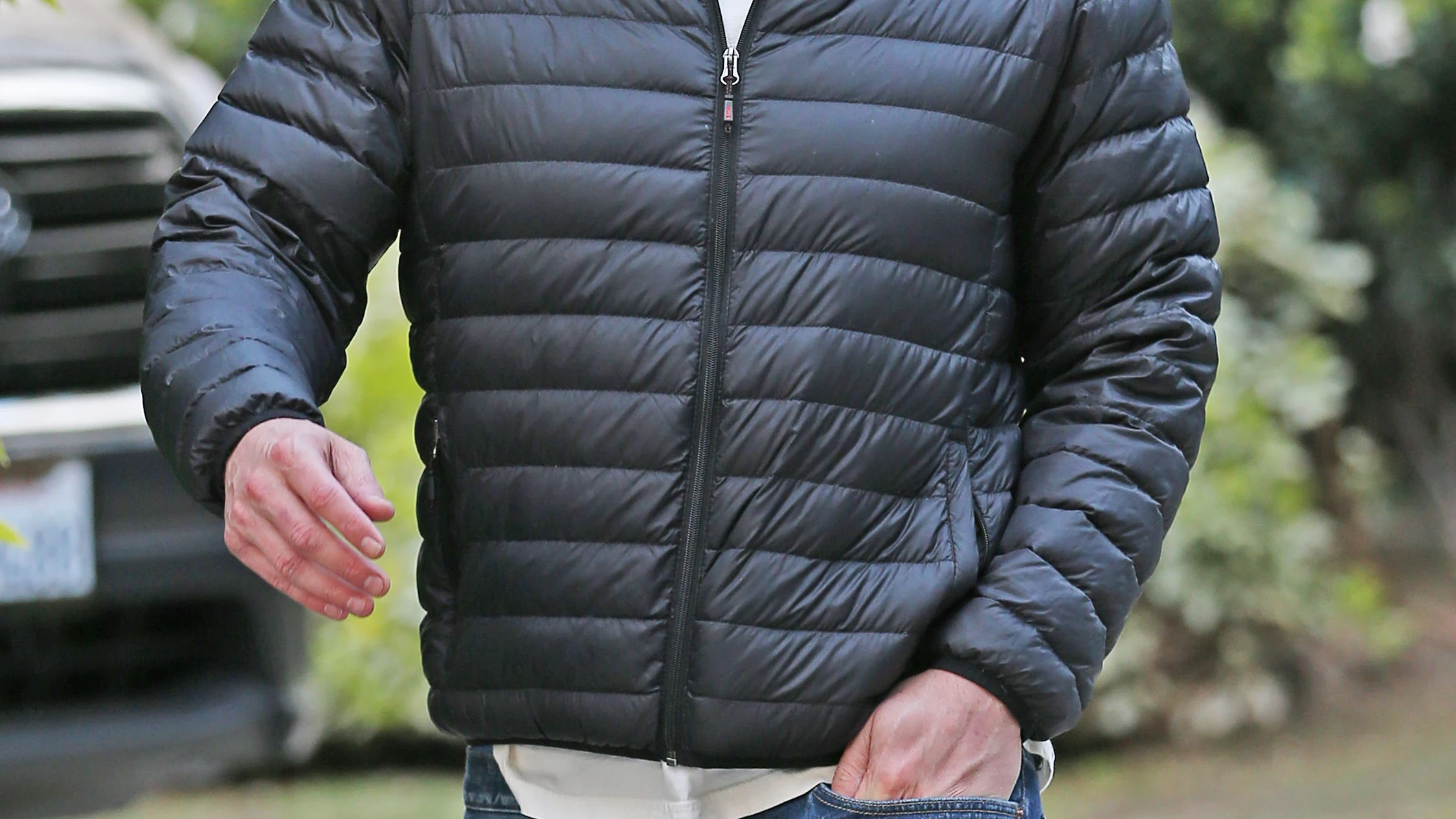 Ben Affleck con gesto muy serio cuando es pillado por los paparazzi Ben Affleck con gesto muy serio cuando es pillado por los paparazzi