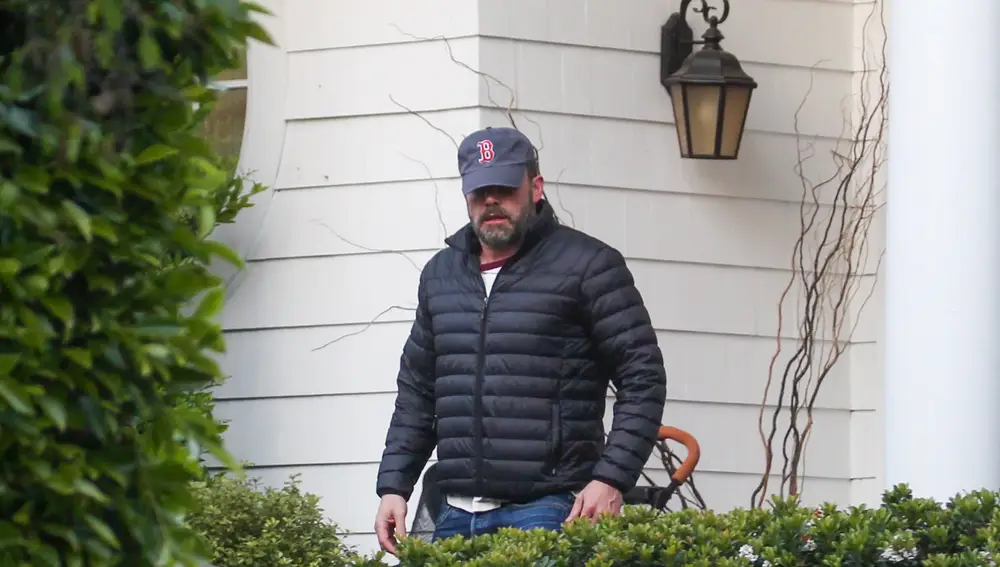 Ben Affleck abandonando la casa de Jennifer Garner 