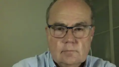 Antonio Trilla, jefe de Epidemiológica del Hospital Clinic: El 26 de abril se podrían poner medidas de desescalamiento Antonio Trilla, jefe de Epidemiológica del Hospital Clinic: El 26 de abril se podrían poner medidas de desescalamiento