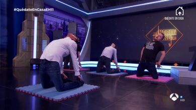 La relajante lección de yoga de Pablo Motos para quitar la ansiedad