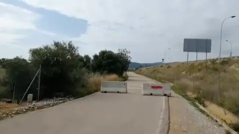 Peñíscola se blinda con bloques de hormigón para impedir la entrada de visitantes en Semana Santa por el coronavirus Peñíscola se blinda con bloques de hormigón para impedir la entrada de visitantes en Semana Santa por el coronavirus
