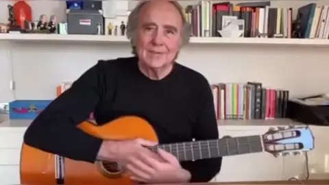 Joan Manuel Serrat dedica desde la cuarentena "Aquellas pequeñas cosas" a los colaboradores de Cruz Roja que luchan contra el coronavirus Joan Manuel Serrat dedica desde la cuarentena "Aquellas pequeñas cosas" a los colaboradores de Cruz Roja que luchan contra el coronavirus