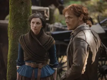 Caitriona Balfe y Sam Heughan en 'Outlander' Caitriona Balfe y Sam Heughan en 'Outlander'